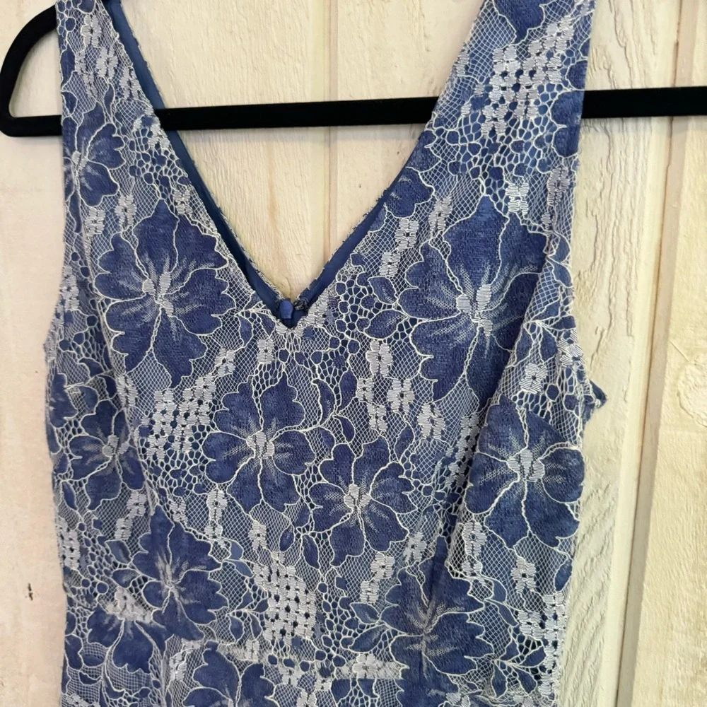BB Dakota Size 2 V-Neck Blue Lace Dress - Picture 2 of 11